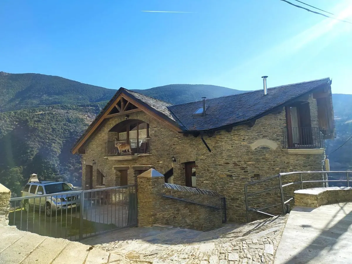 Atic El Paller De Llau Caregne 0*,  Spain